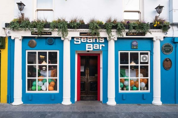 seans bar exterior