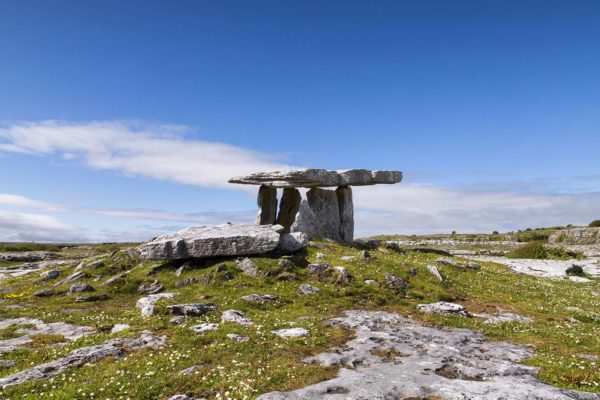 poulnabrone-dolmen