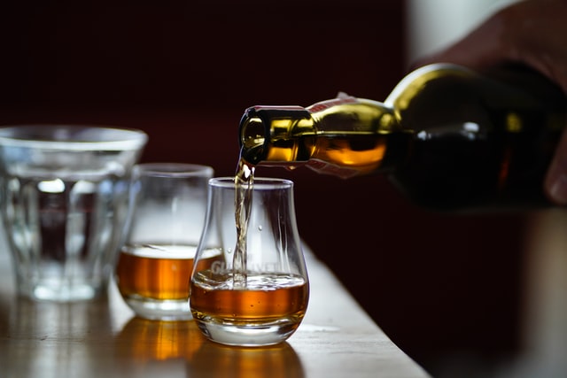 How to Store, Taste, Preserve and Mix Whisky: Tips from the Experts